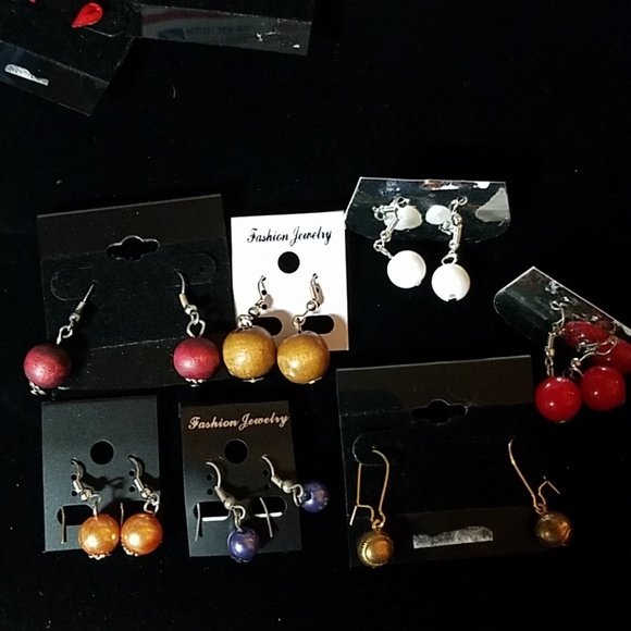 Felt's Fun Finds Jewelry - Lot of 7 Earrings See photos for details